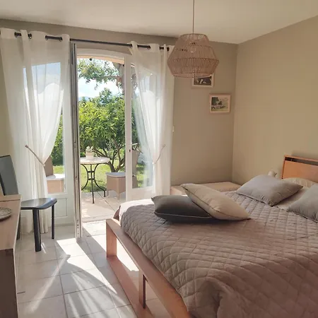 Les Collines De St Paul Bed & Breakfast *