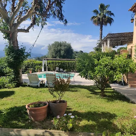 Les Collines De St Paul Bed & Breakfast *